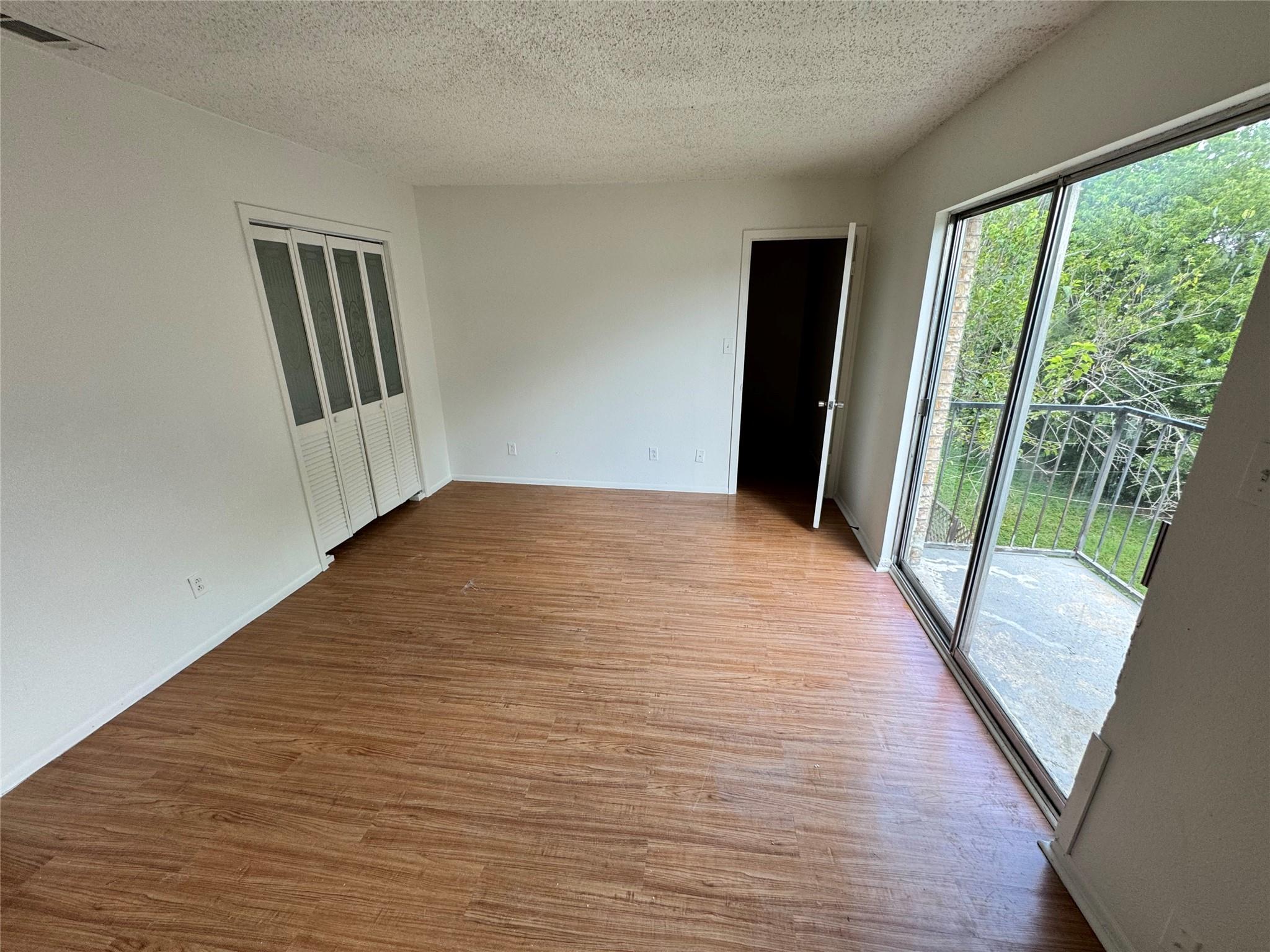 Image 6 of 11 For 1085 Linde Ave 1095