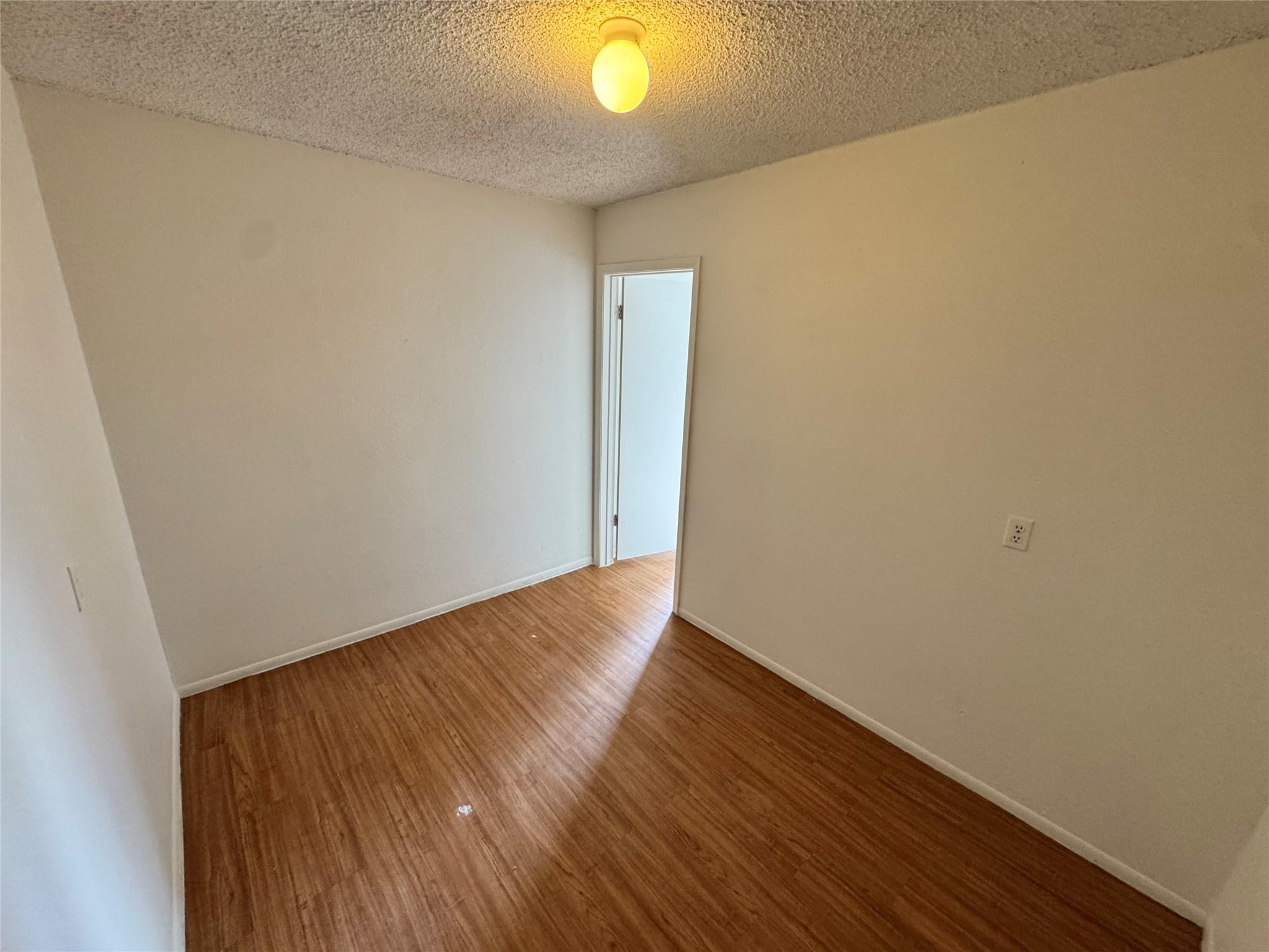 Image 8 of 11 For 1085 Linde Ave 1095