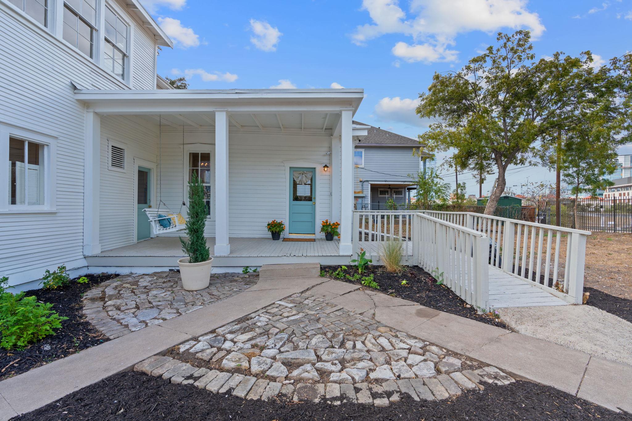 Image 27 of 39 For 810 13th St 