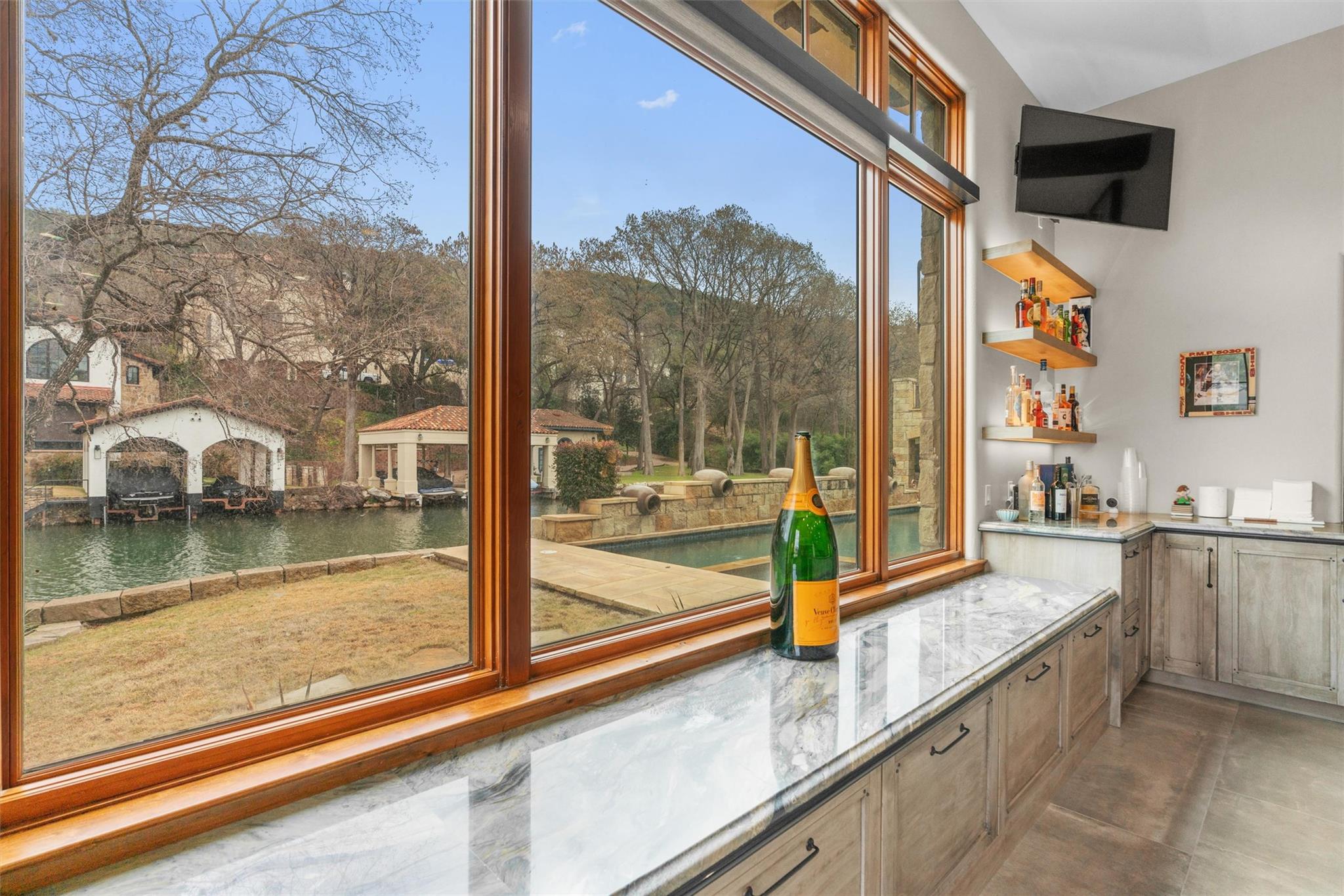 Image 18 of 40 For 4407 Island Cv