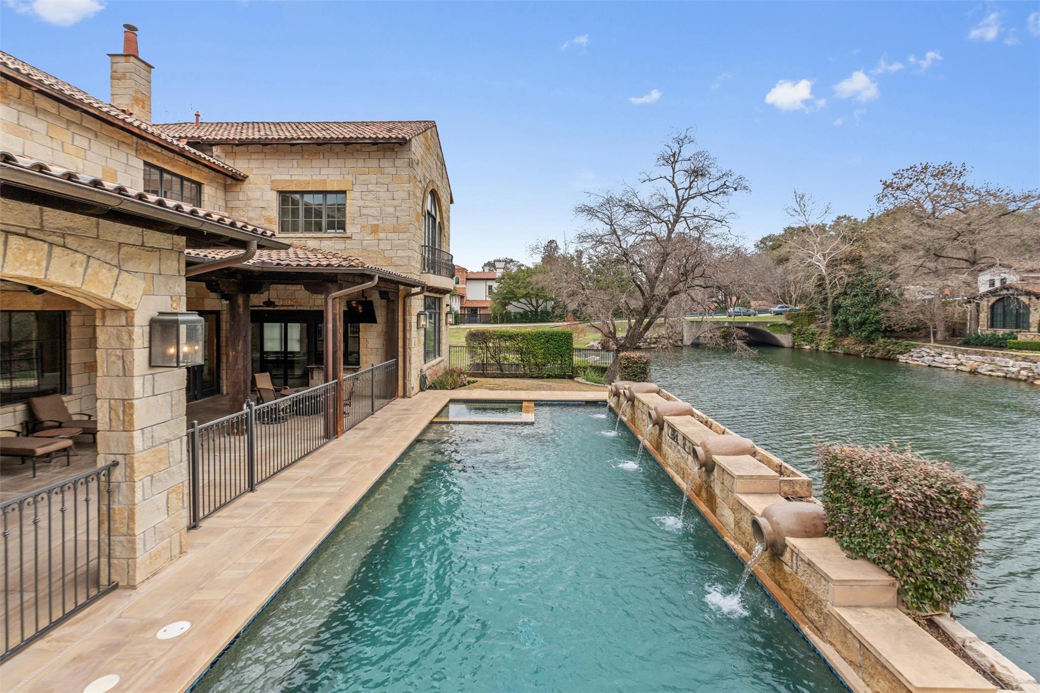 Image 21 of 40 For 4407 Island Cv