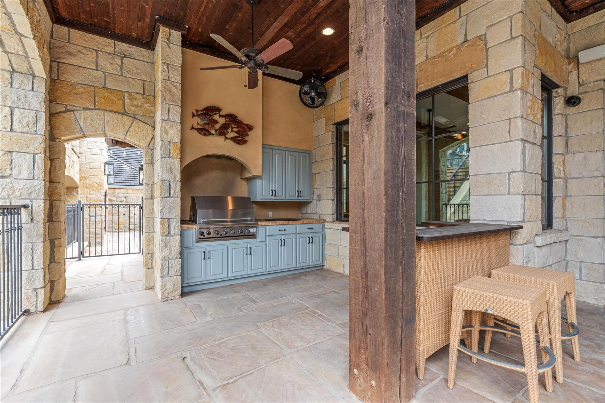 Image 22 of 40 For 4407 Island Cv