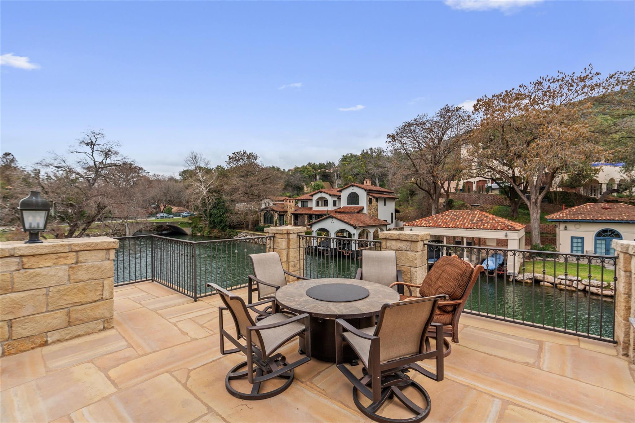 Image 25 of 40 For 4407 Island Cv