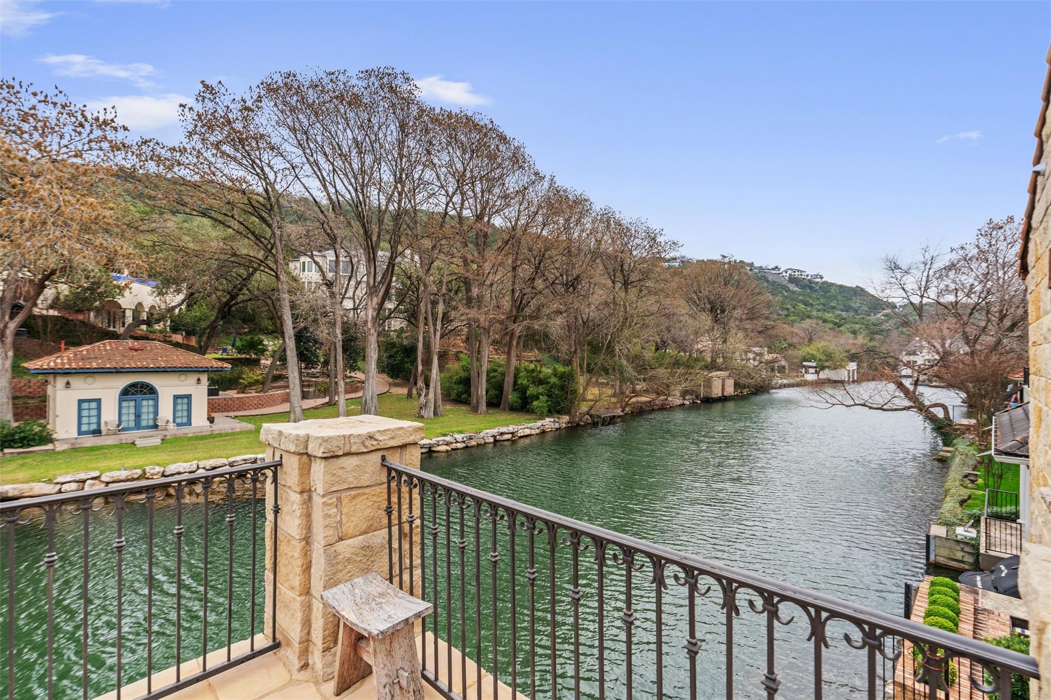 Image 26 of 40 For 4407 Island Cv