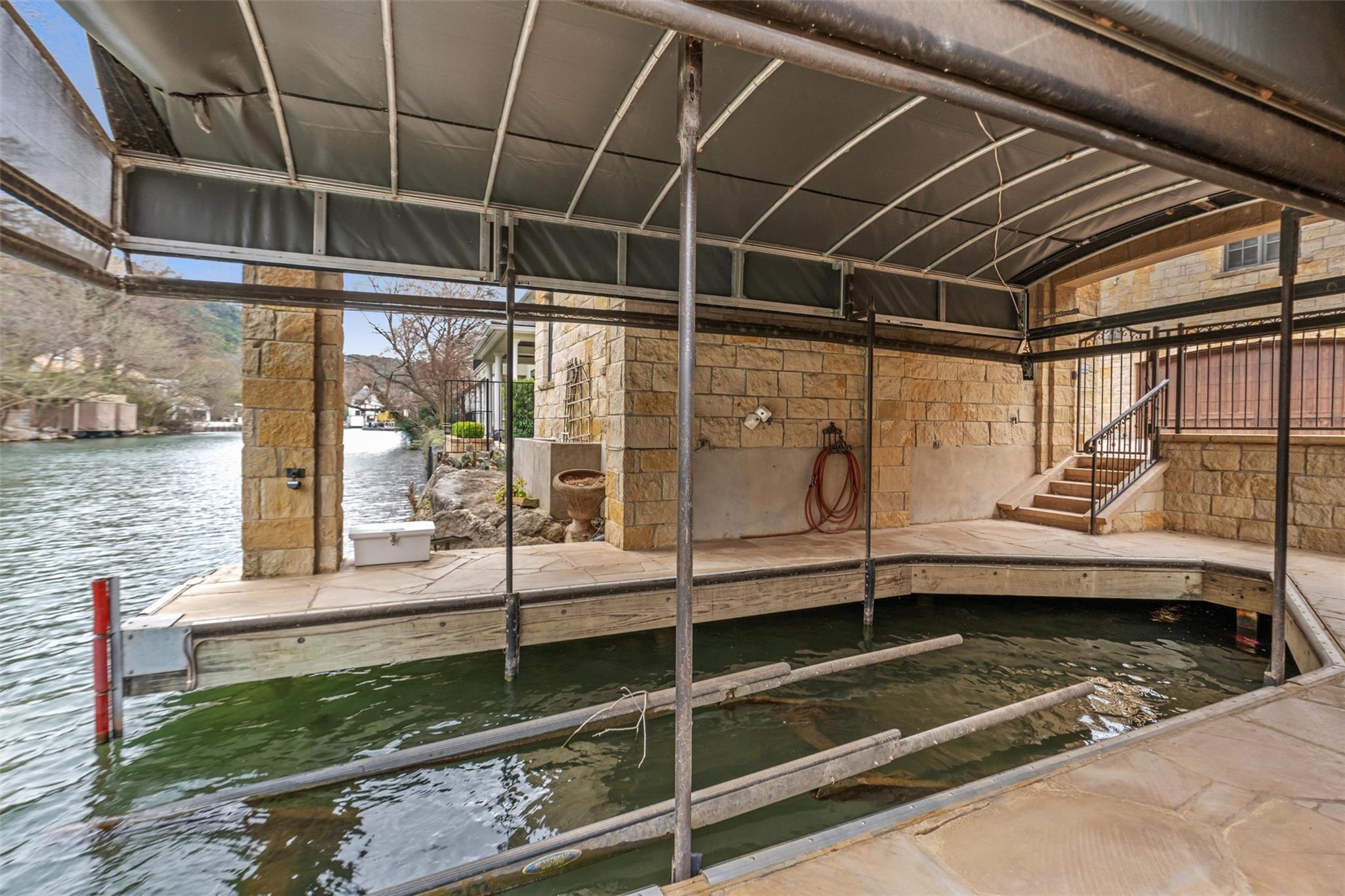 Image 28 of 40 For 4407 Island Cv