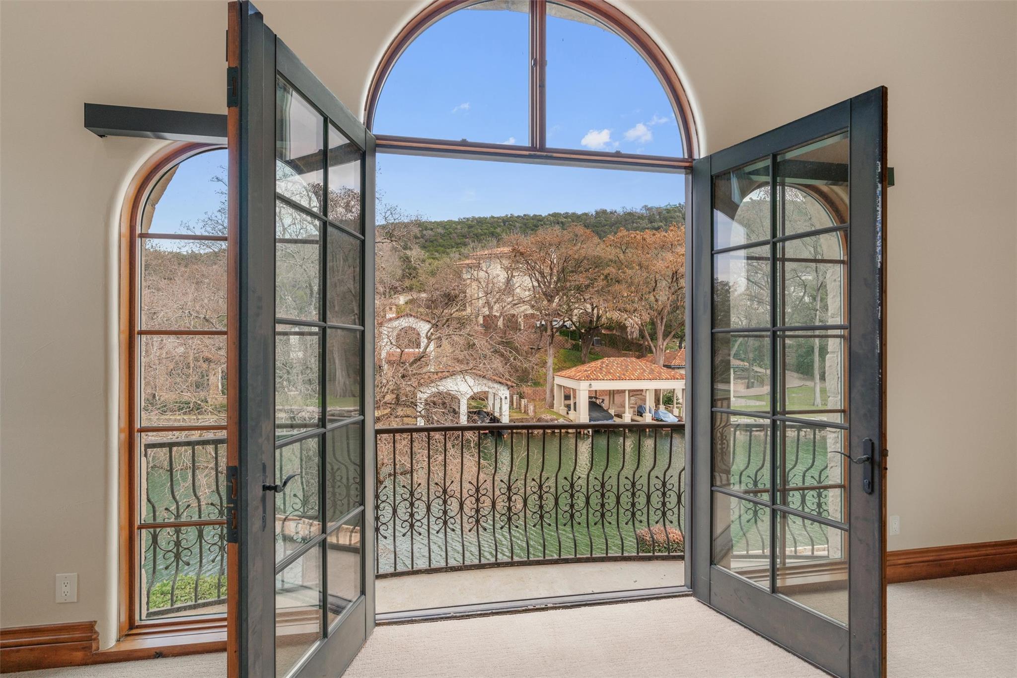 Image 31 of 40 For 4407 Island Cv