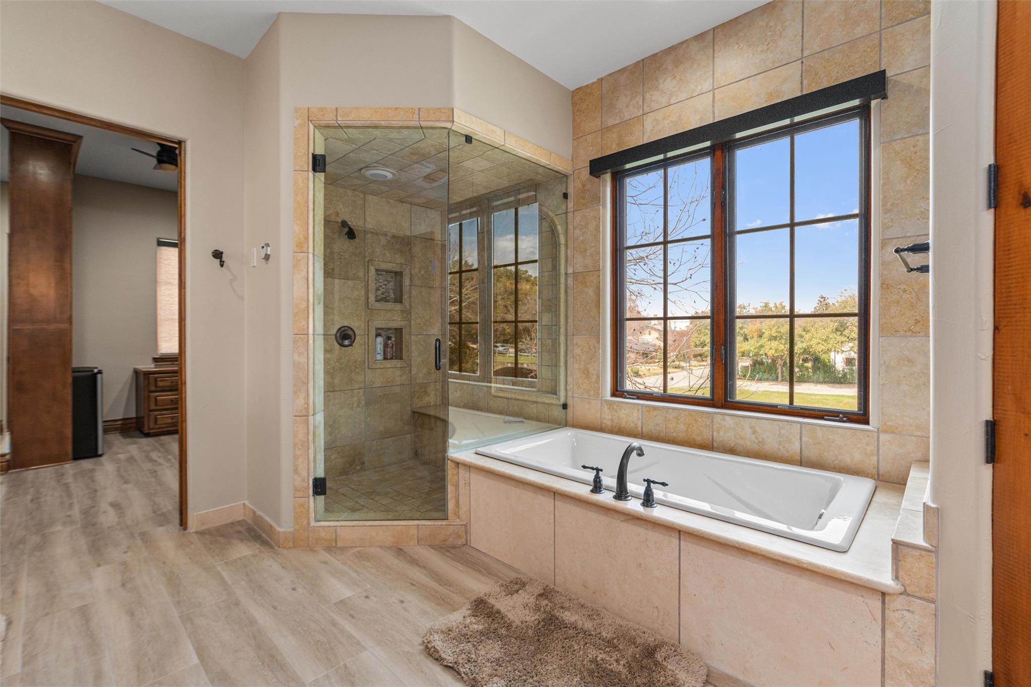 Image 32 of 40 For 4407 Island Cv