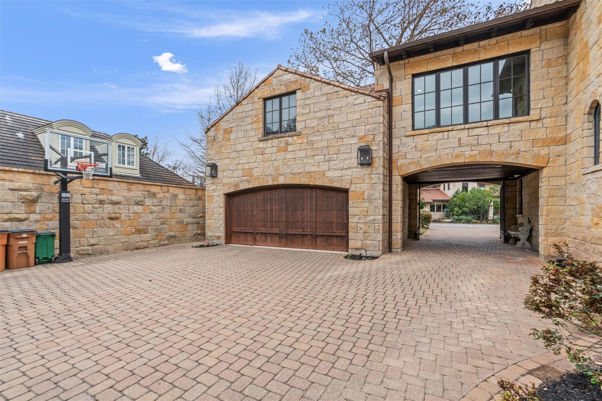 Image 37 of 40 For 4407 Island Cv