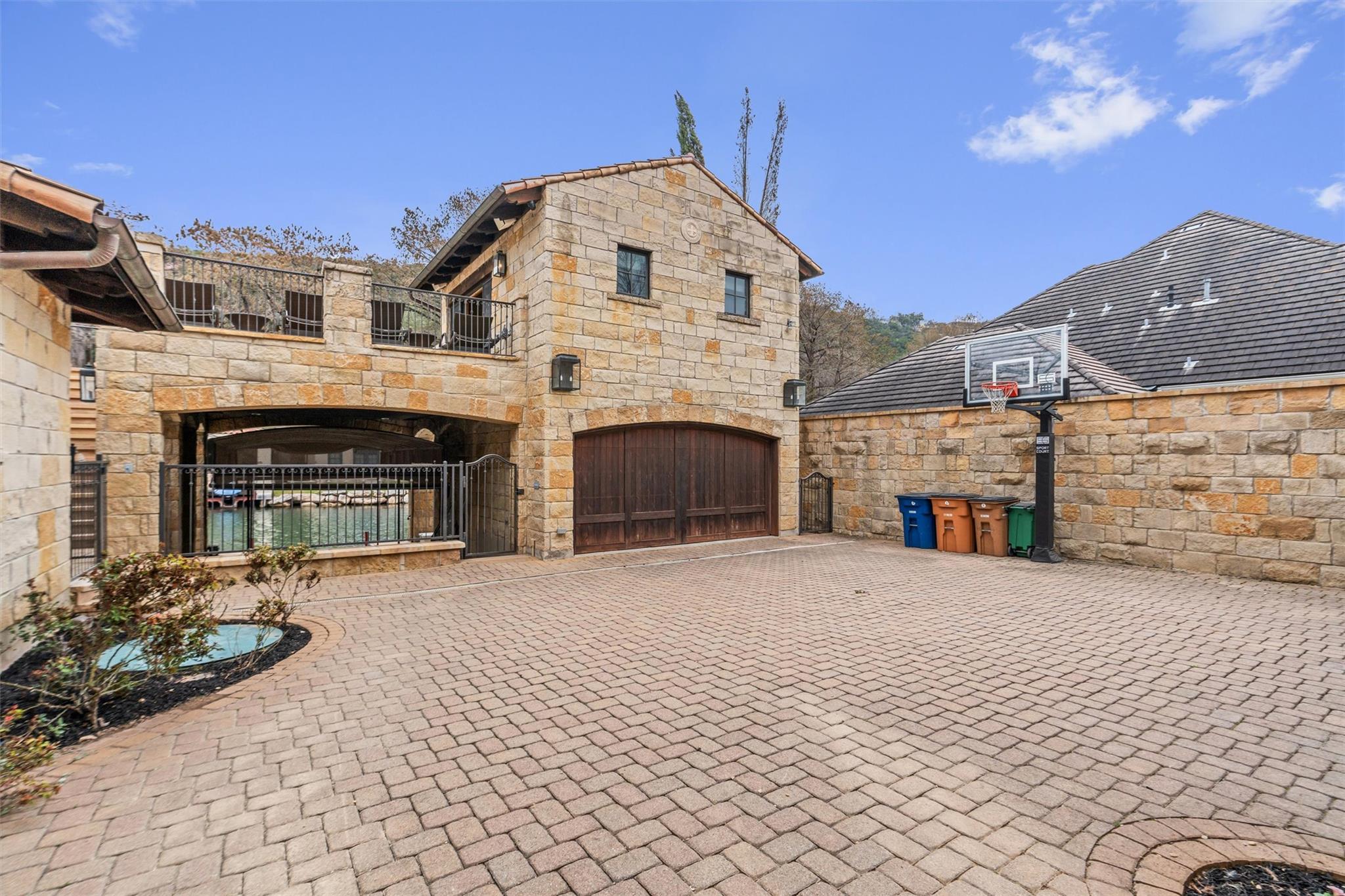 Image 38 of 40 For 4407 Island Cv