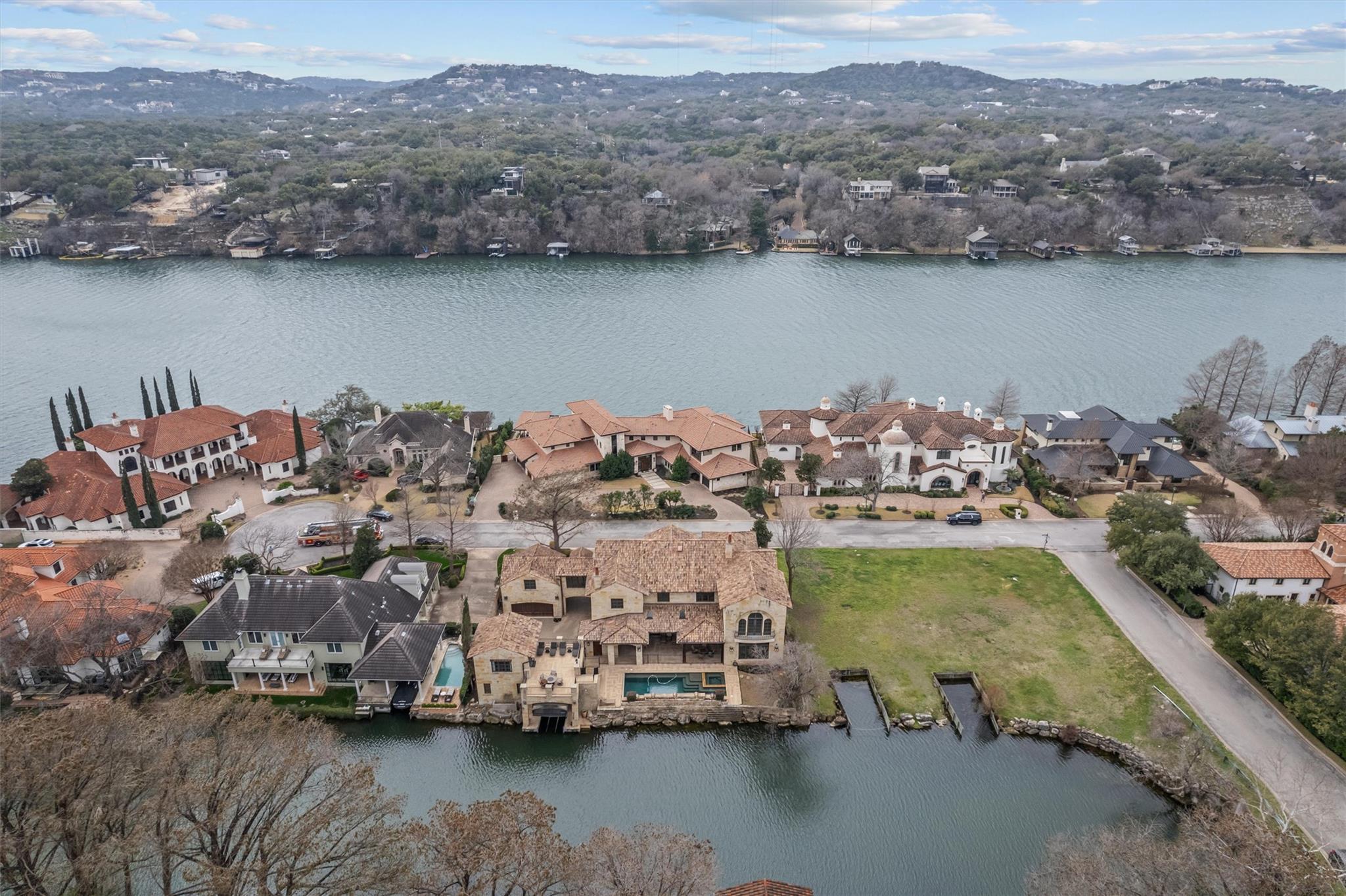 Image 39 of 40 For 4407 Island Cv