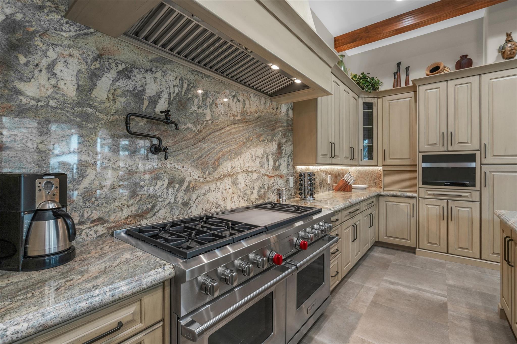 Image 9 of 40 For 4407 Island Cv