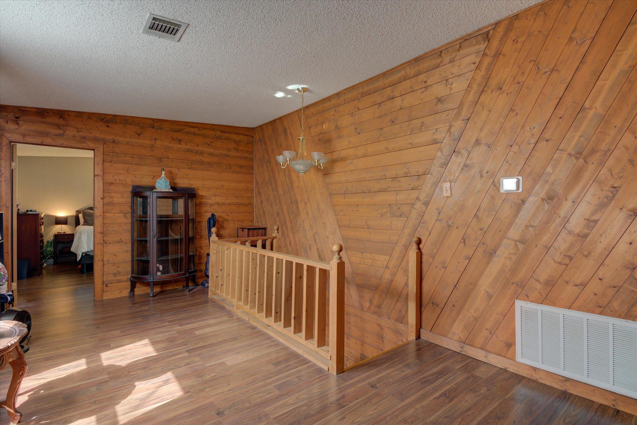 Image 18 of 40 For 12401 Hewitt Ln