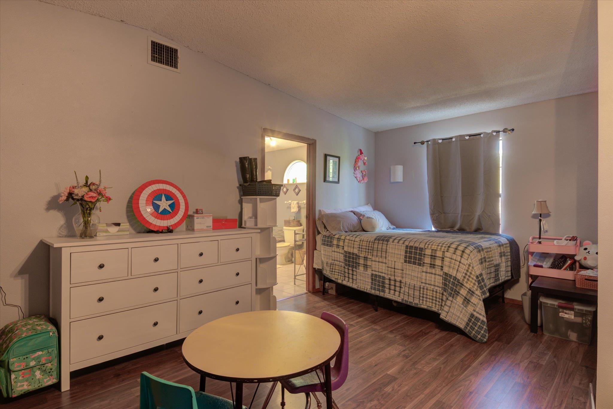 Image 19 of 40 For 12401 Hewitt Ln