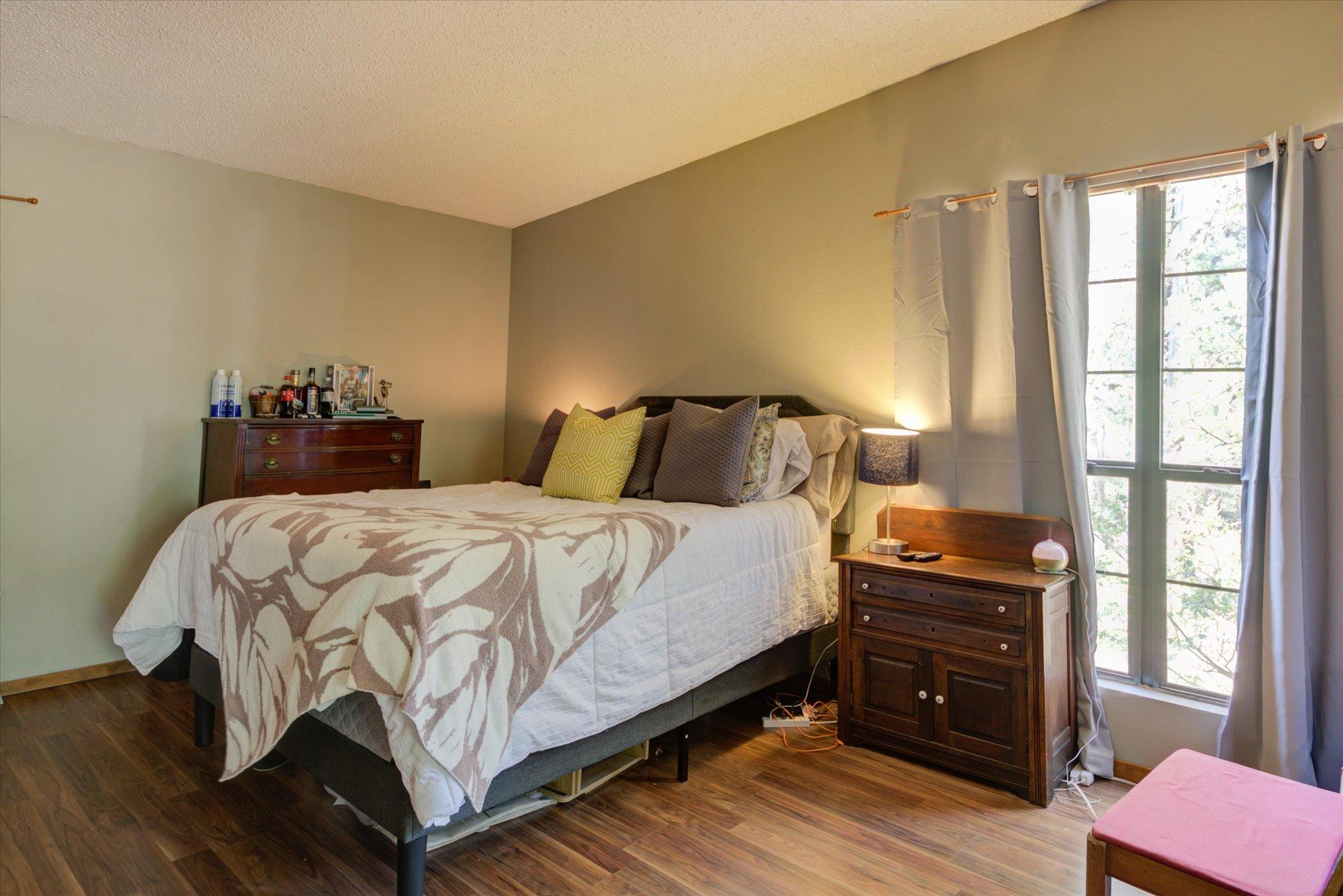 Image 20 of 40 For 12401 Hewitt Ln