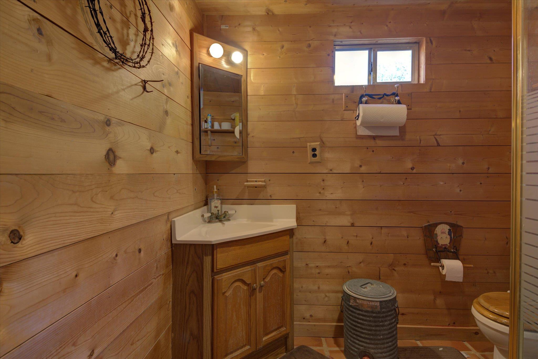 Image 33 of 40 For 12401 Hewitt Ln