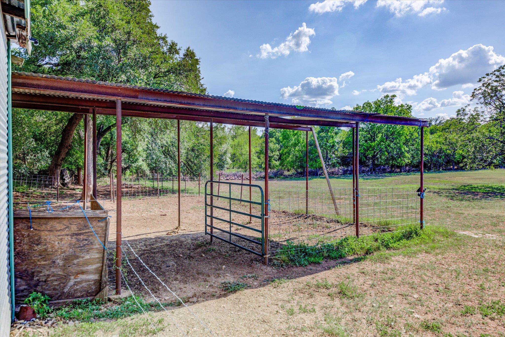 Image 5 of 40 For 12401 Hewitt Ln