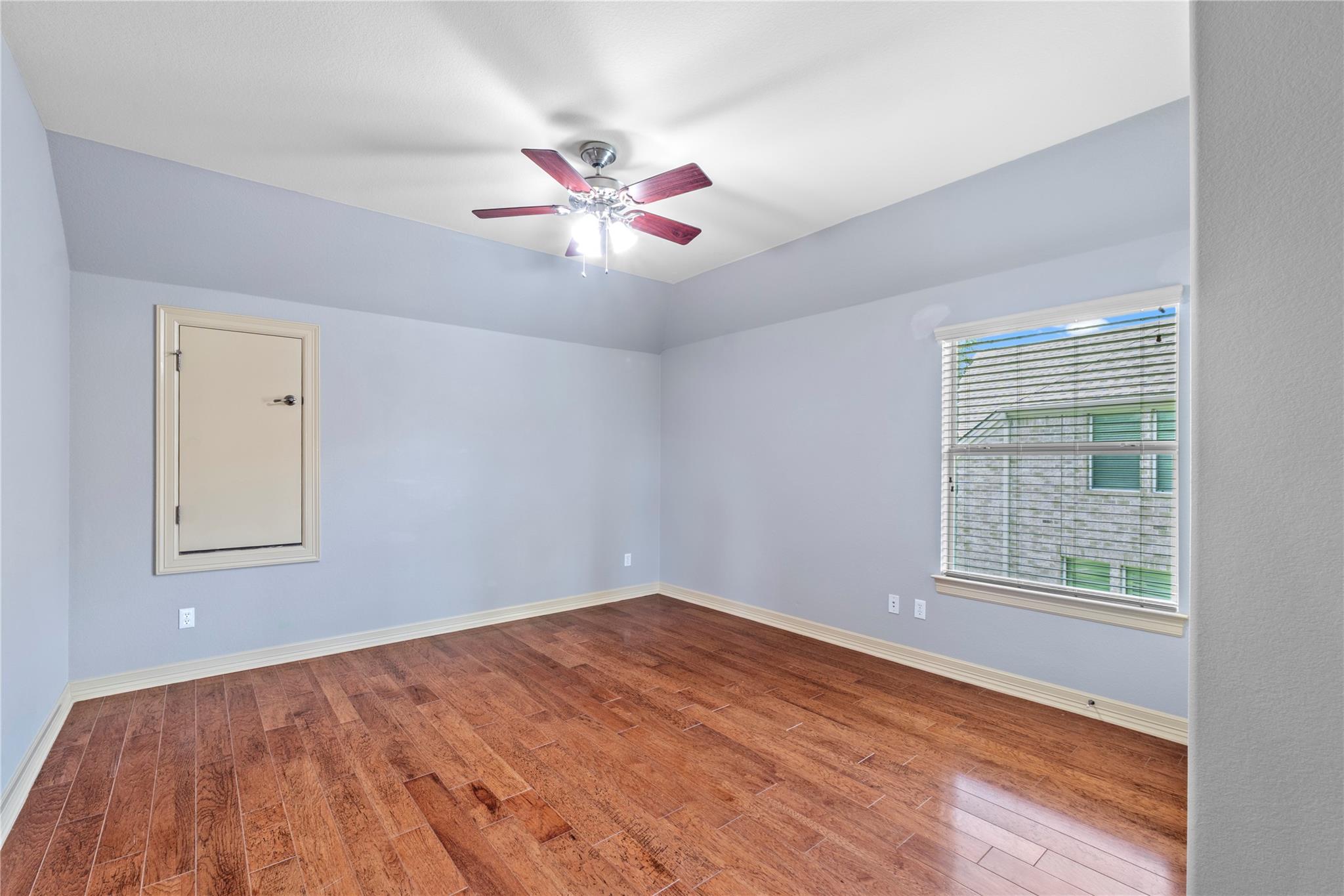 Image 24 of 37 For 15208 Sunningdale St