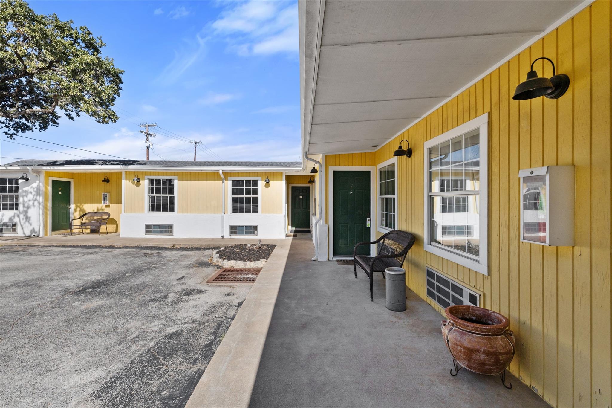 Image 3 of 11 For 1206 Main St