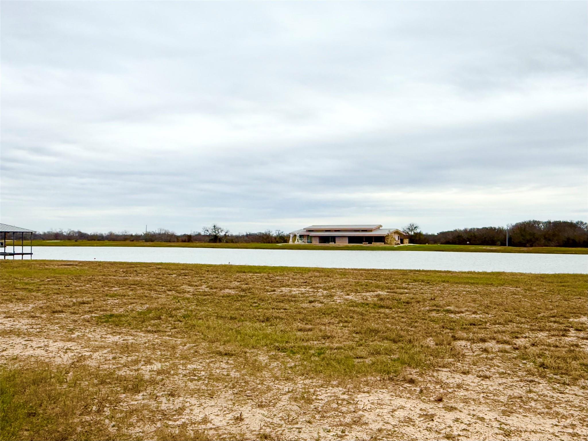 Image 3 of 5 For 113 River Lake Ln