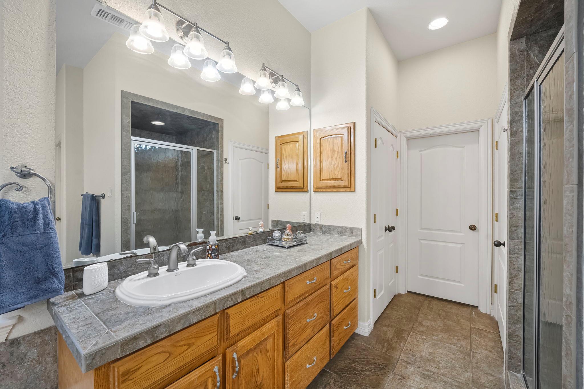 Image 25 of 33 For 810 Bluff Ridge Ct