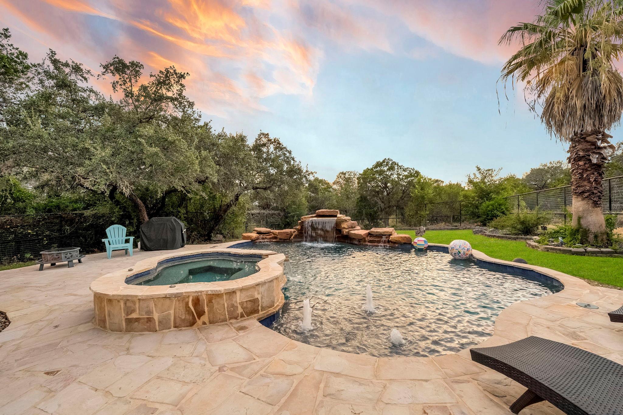 Image 4 of 33 For 810 Bluff Ridge Ct