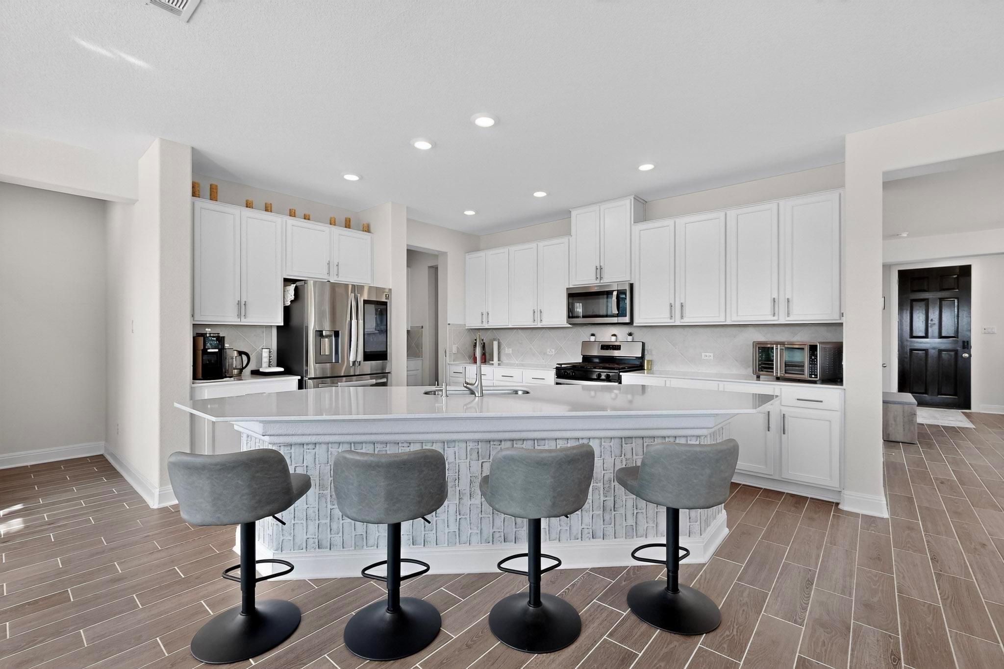 Image 11 of 33 For 3830 Riardo Dr