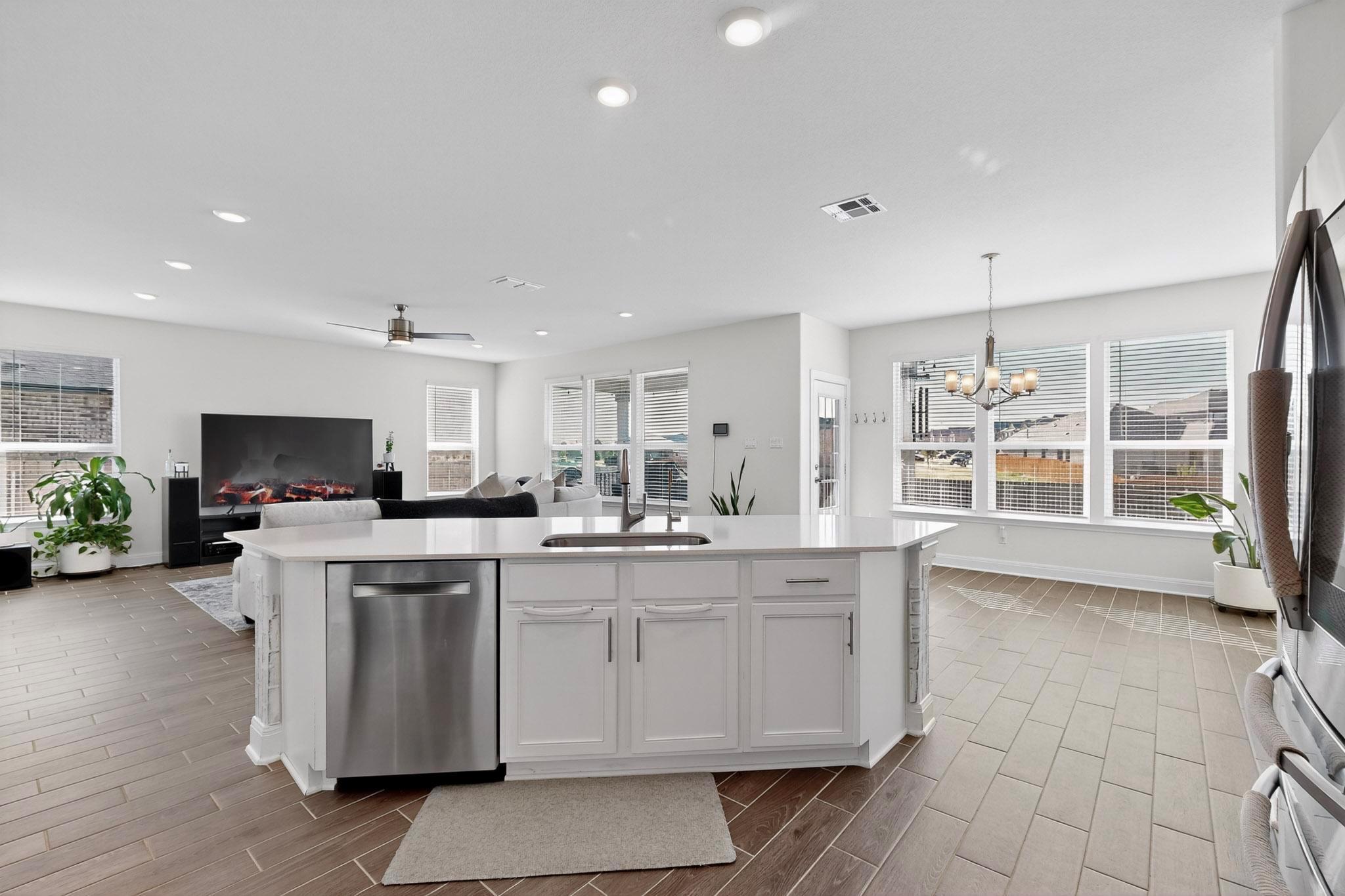 Image 13 of 33 For 3830 Riardo Dr