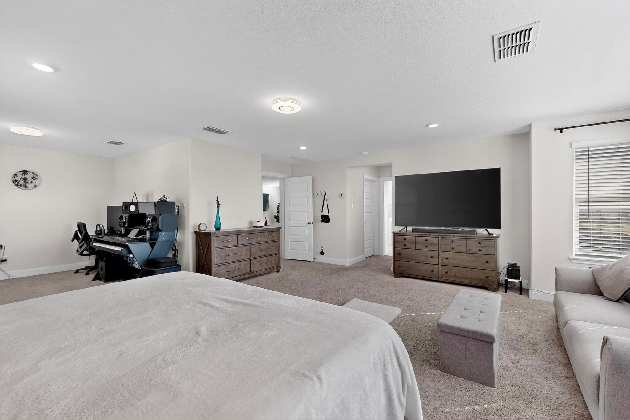 Image 15 of 33 For 3830 Riardo Dr