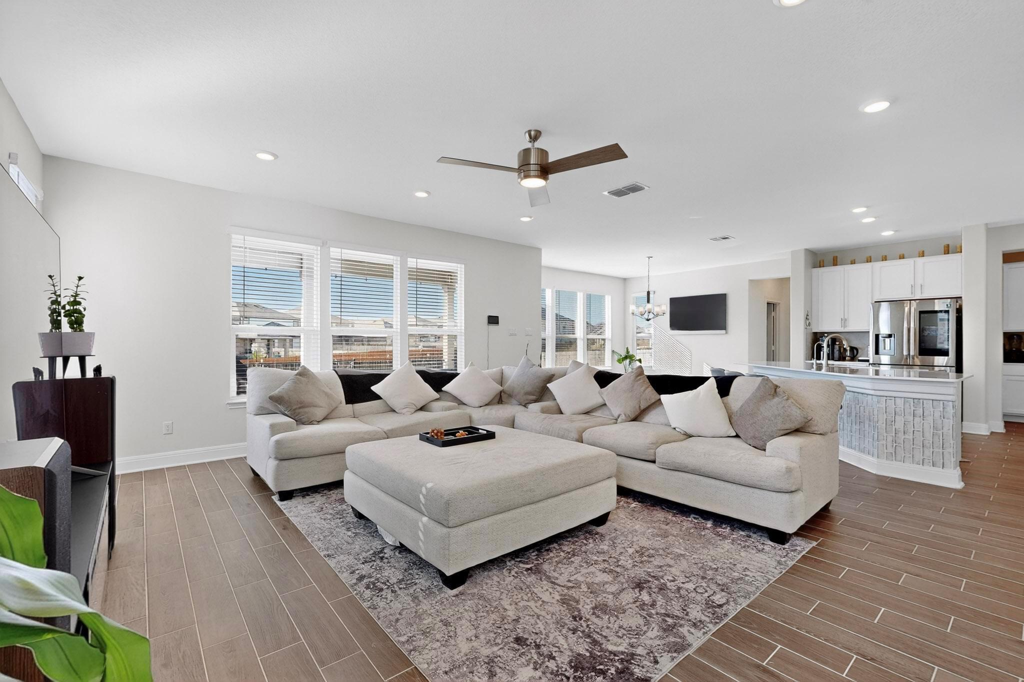 Image 7 of 33 For 3830 Riardo Dr