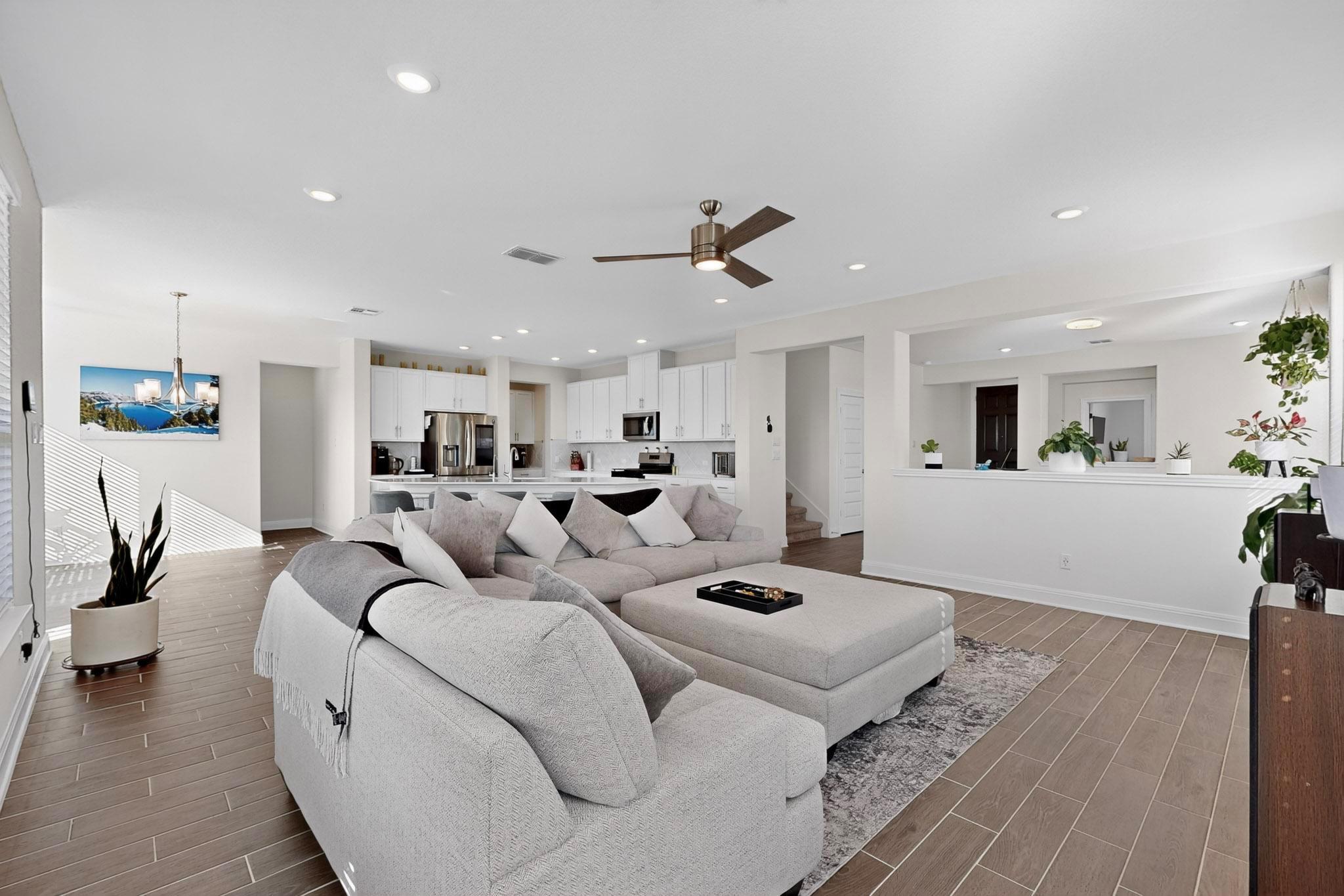 Image 8 of 33 For 3830 Riardo Dr