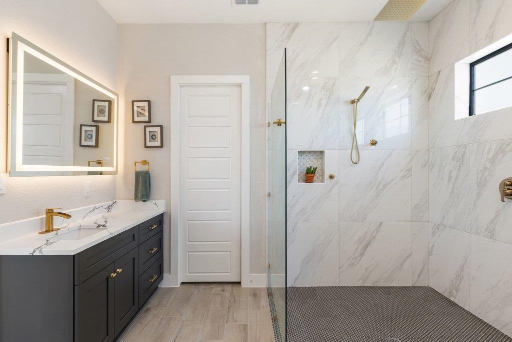 Image 18 of 40 For 2415 Comal Springs