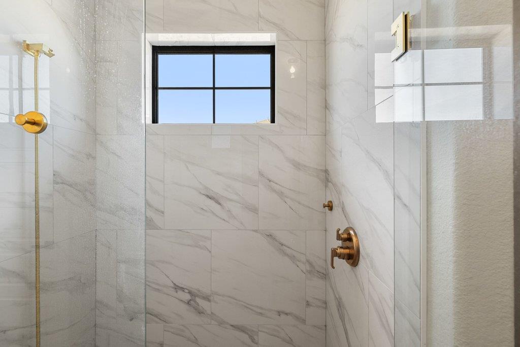 Image 25 of 40 For 2415 Comal Springs