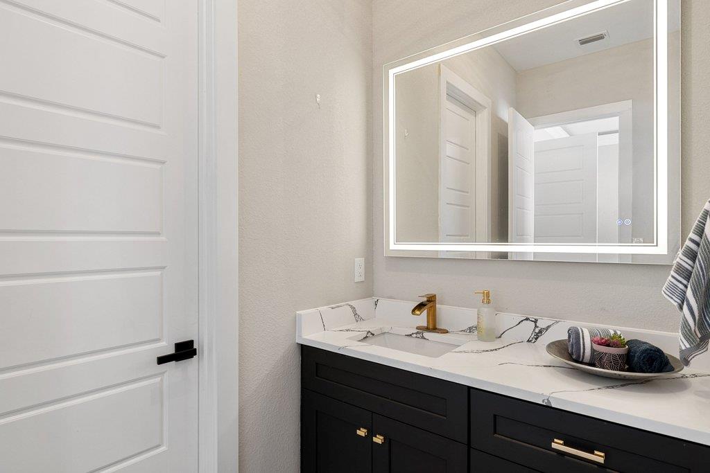 Image 27 of 40 For 2415 Comal Springs