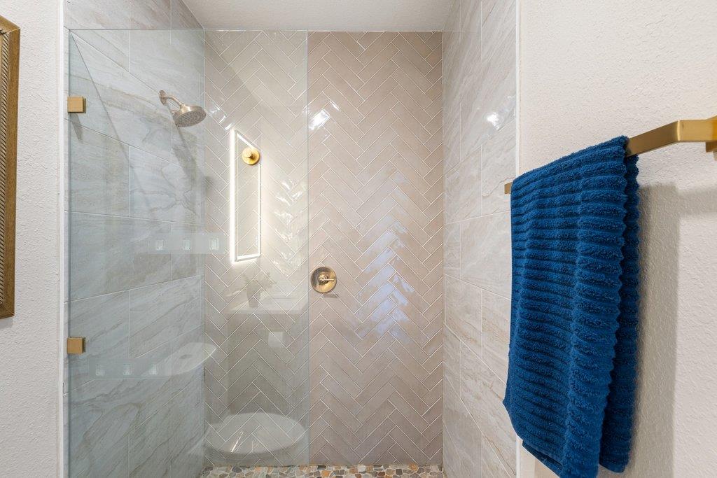 Image 32 of 40 For 2415 Comal Springs