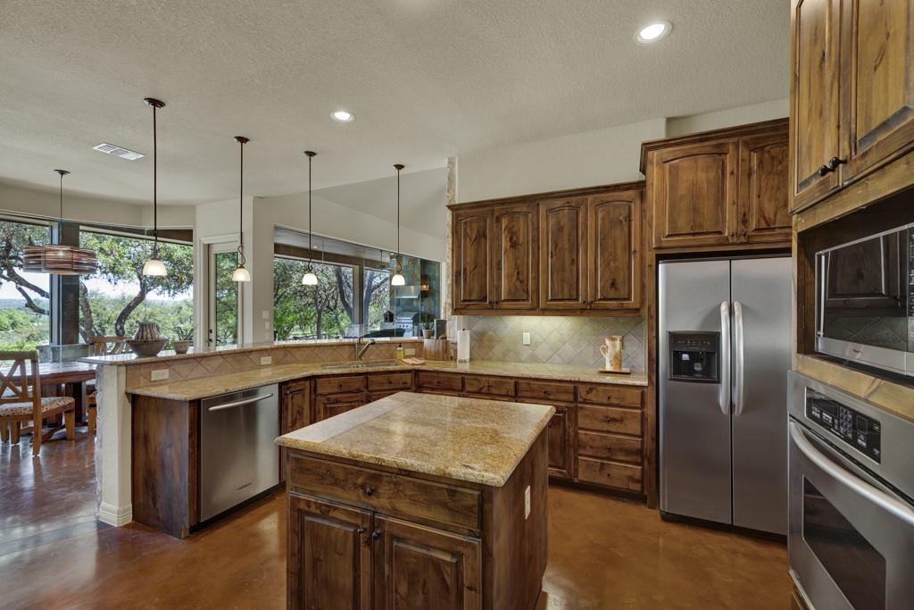 Image 14 of 39 For 807 Lake Island Dr