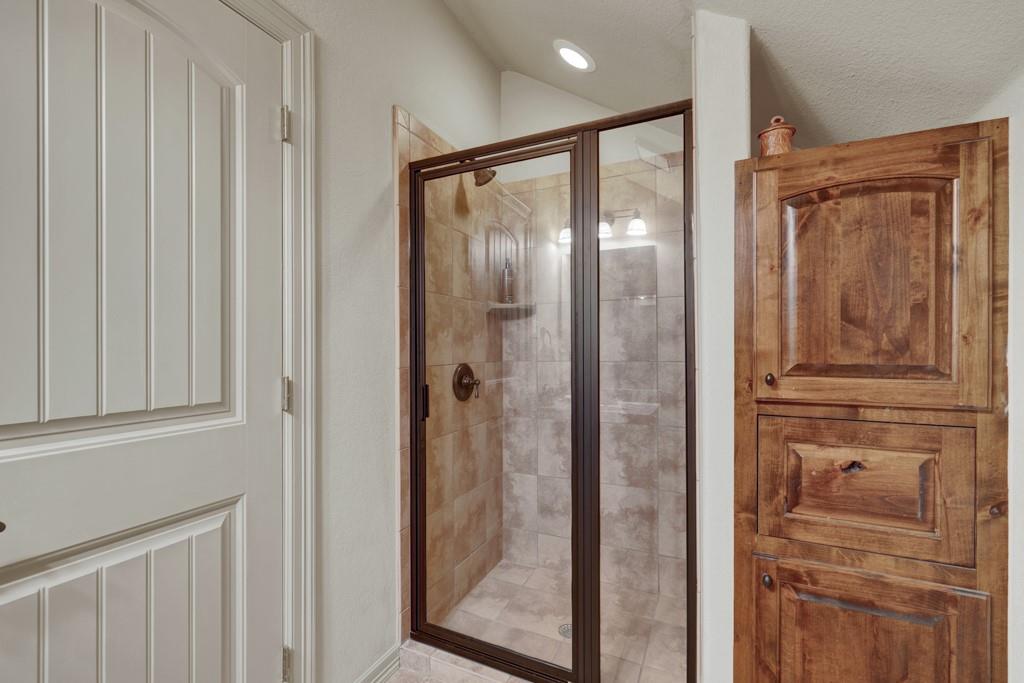 Image 31 of 39 For 807 Lake Island Dr