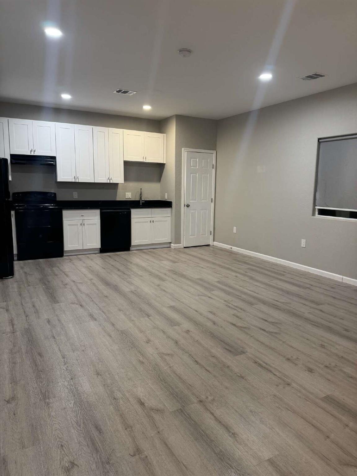 Image 14 of 16 For 2902 Laredo St 2