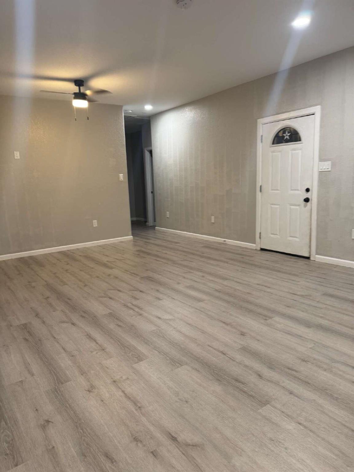 Image 3 of 16 For 2902 Laredo St 2