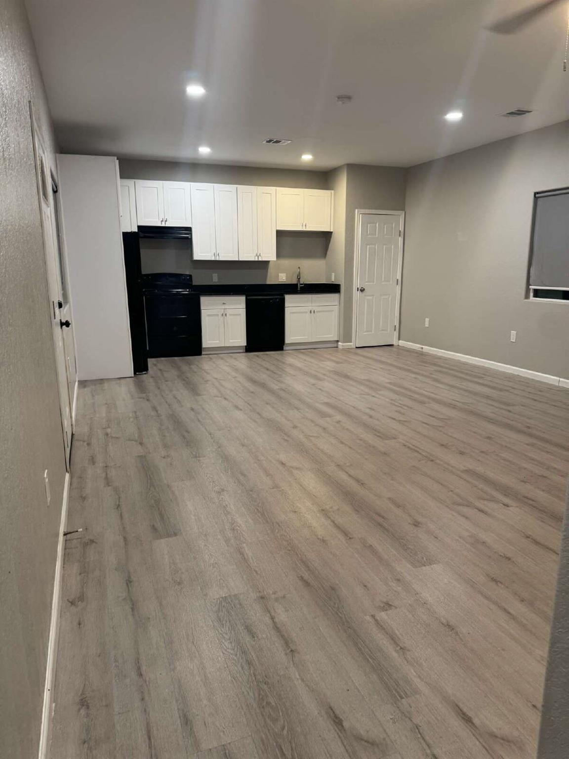 Image 6 of 16 For 2902 Laredo St 2
