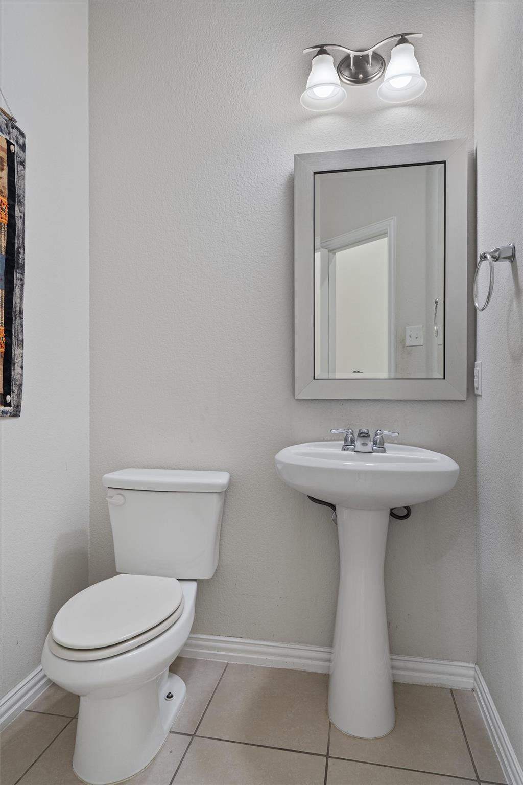 Image 10 of 40 For 804 Farm House Dr