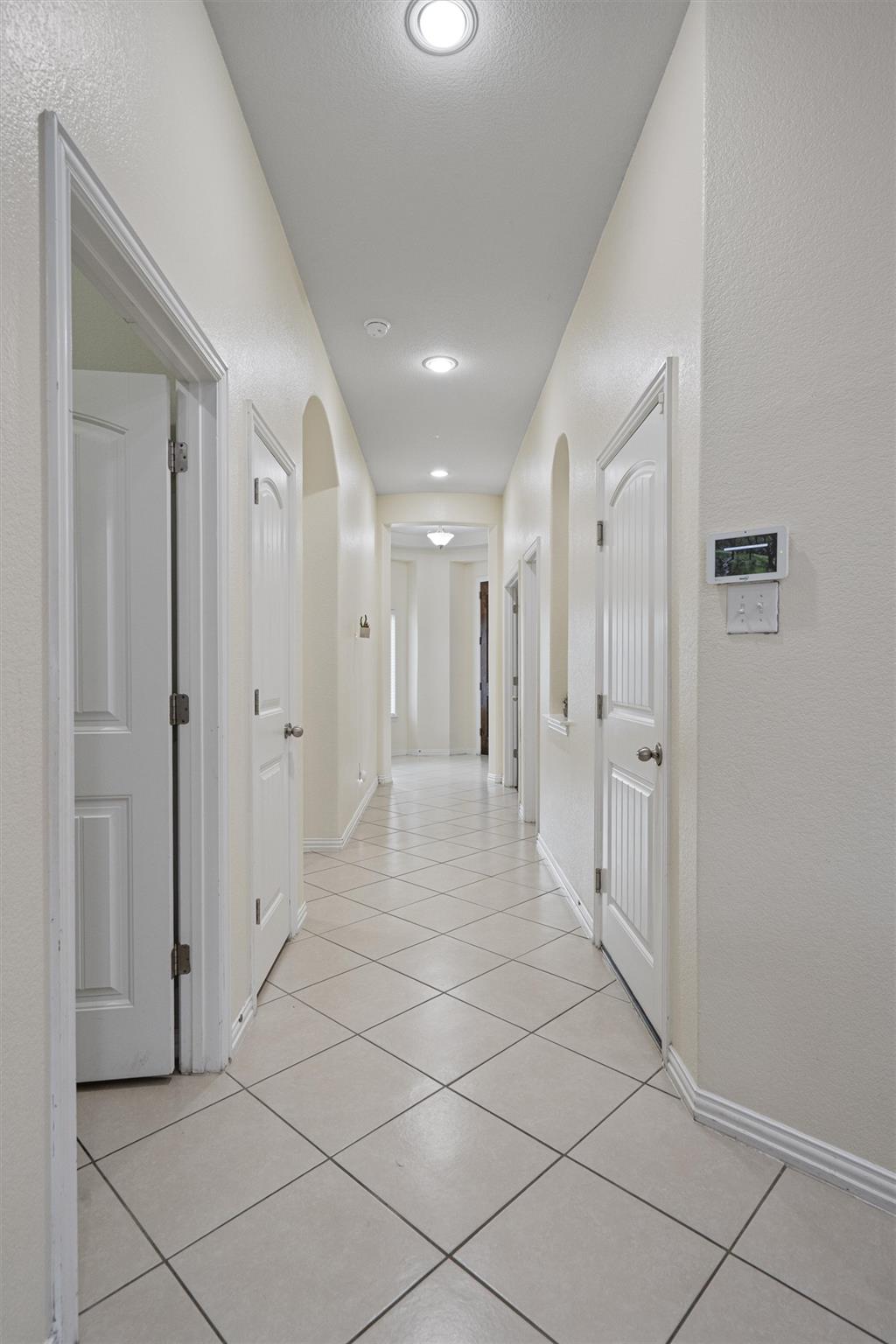 Image 11 of 40 For 804 Farm House Dr