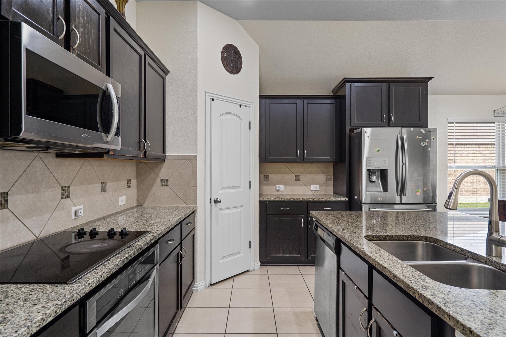 Image 14 of 40 For 804 Farm House Dr