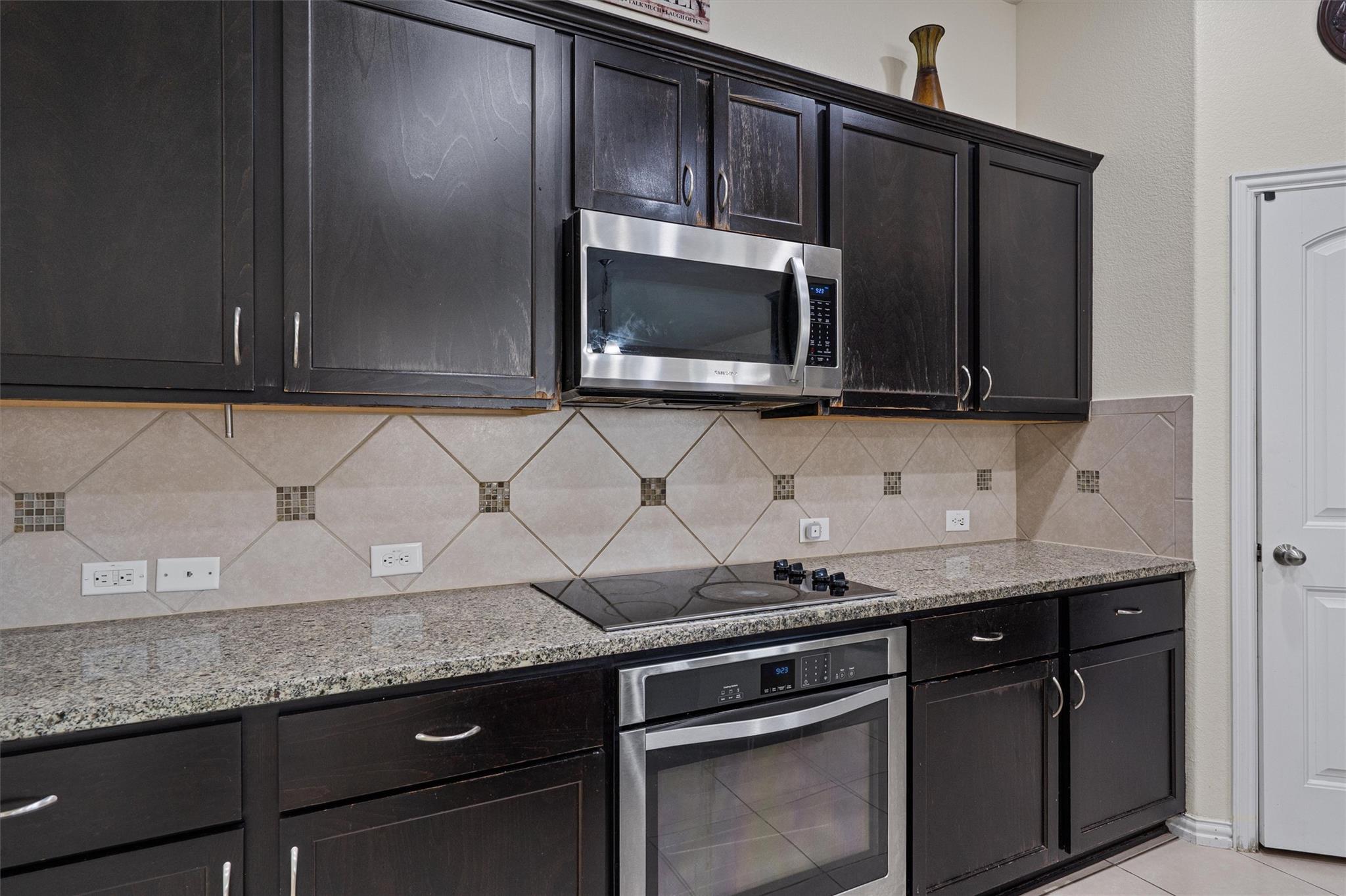 Image 15 of 40 For 804 Farm House Dr