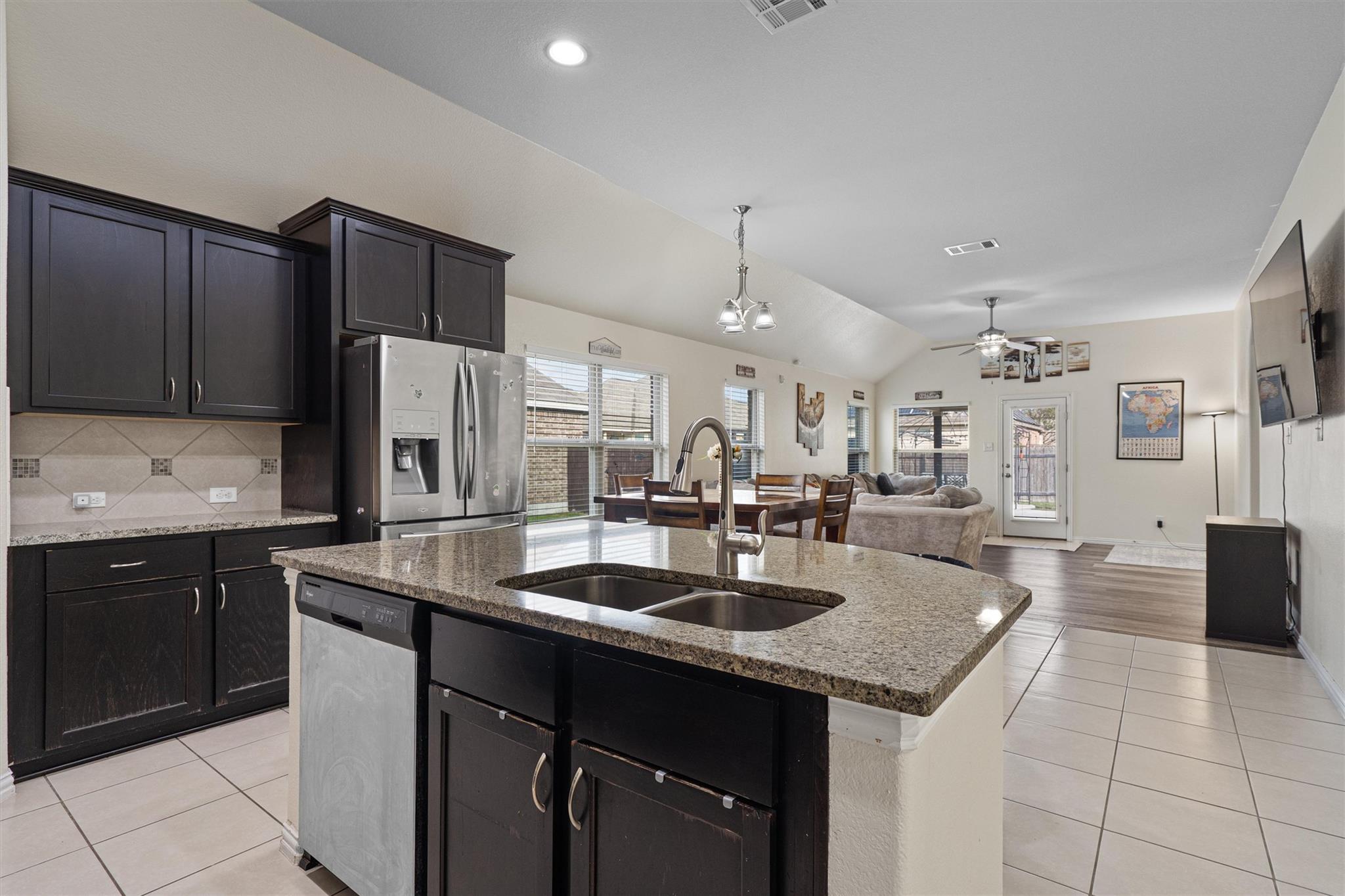 Image 16 of 40 For 804 Farm House Dr