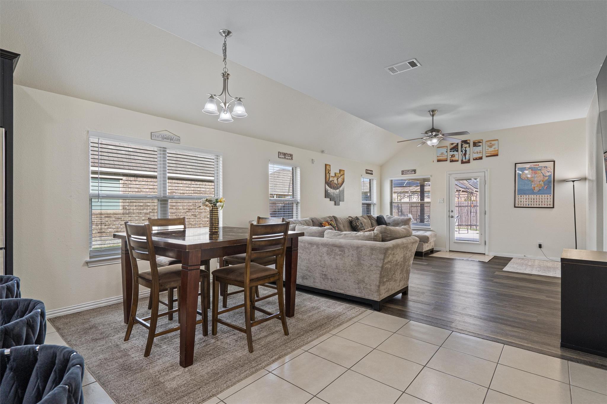 Image 17 of 40 For 804 Farm House Dr