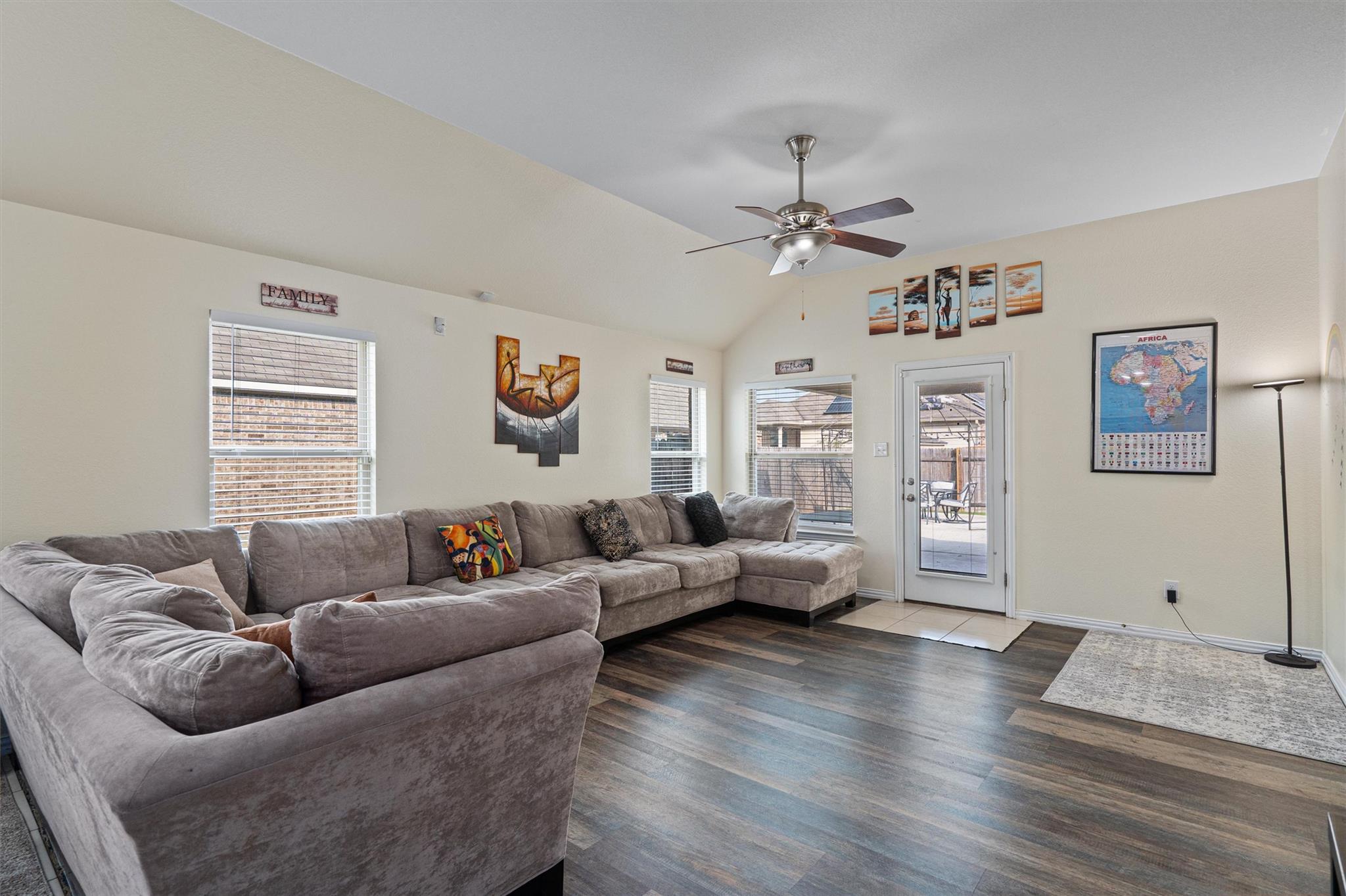 Image 18 of 40 For 804 Farm House Dr