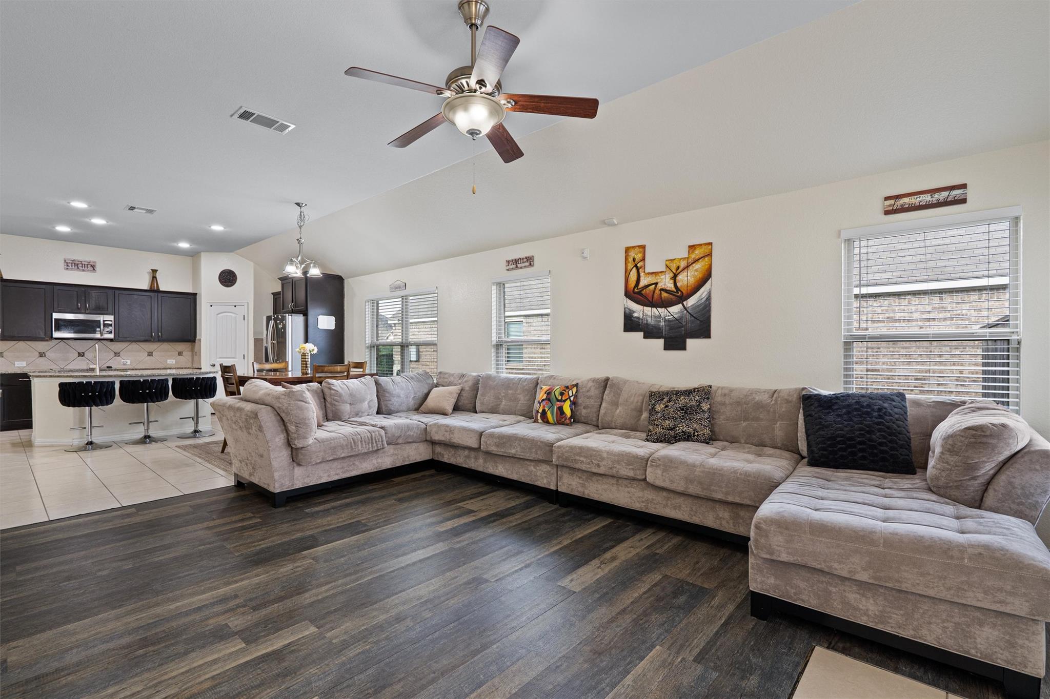 Image 19 of 40 For 804 Farm House Dr