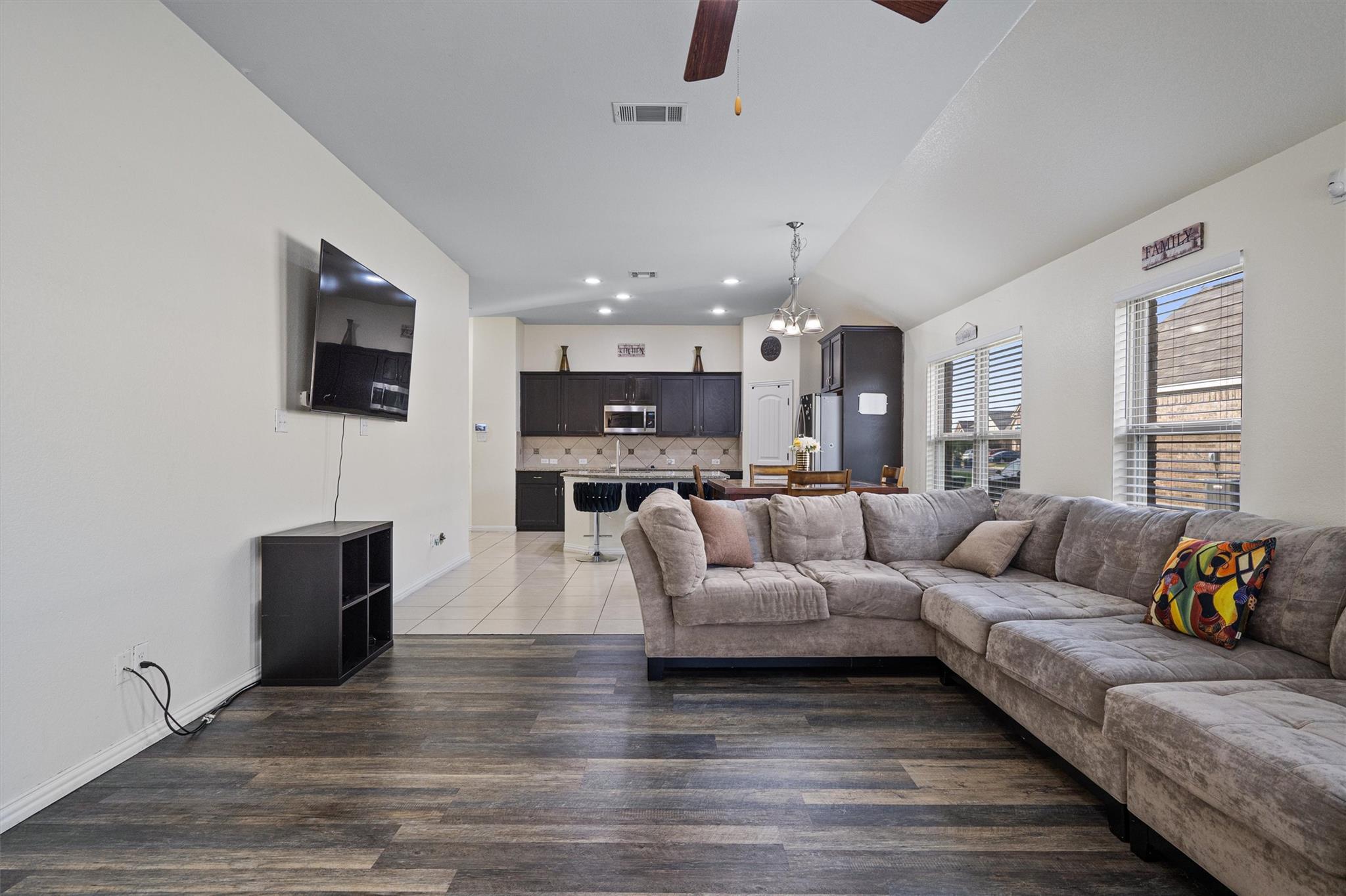 Image 20 of 40 For 804 Farm House Dr