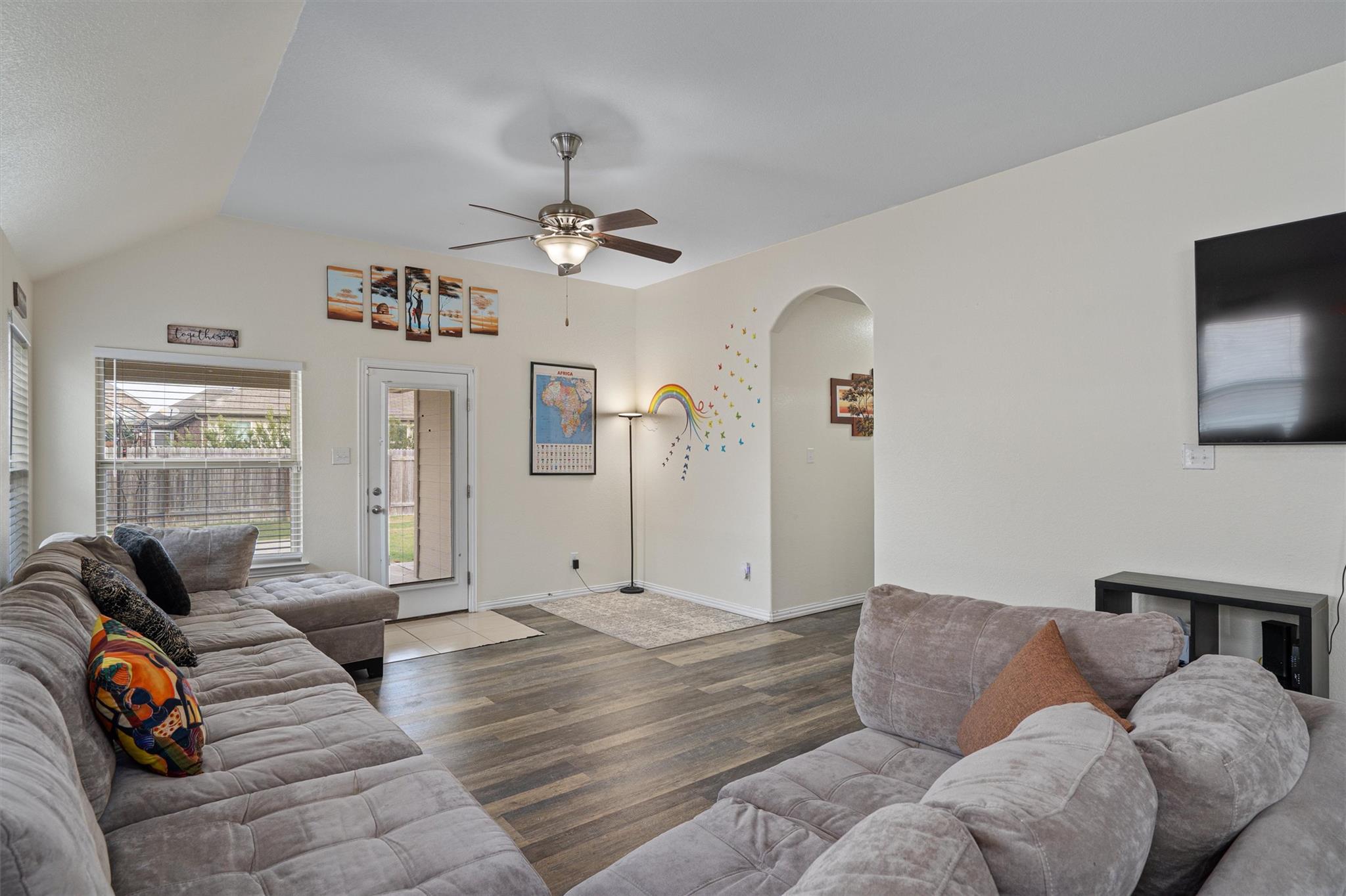 Image 21 of 40 For 804 Farm House Dr