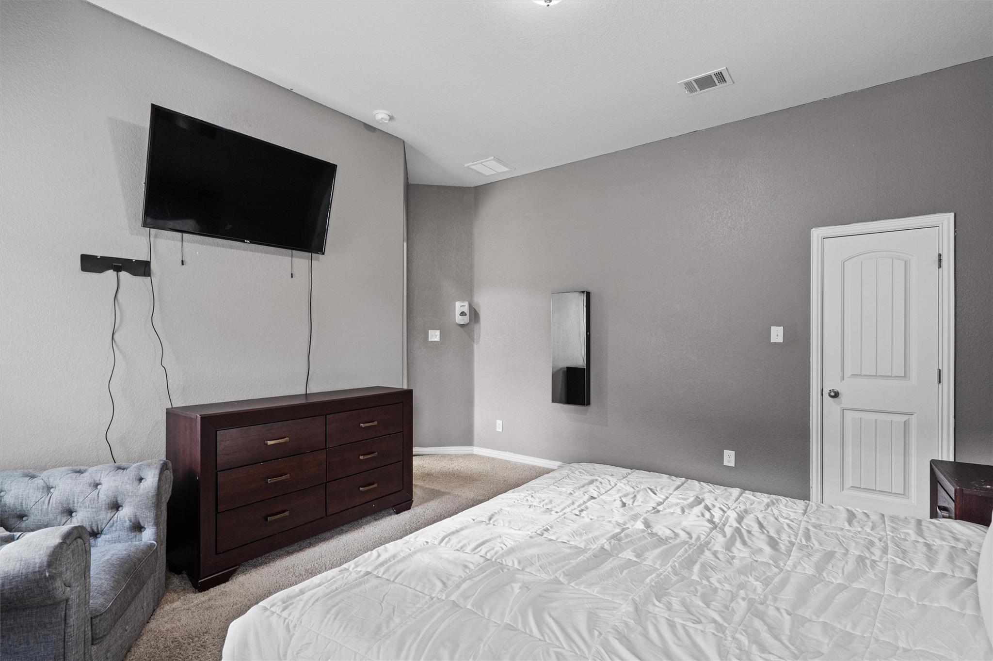 Image 23 of 40 For 804 Farm House Dr